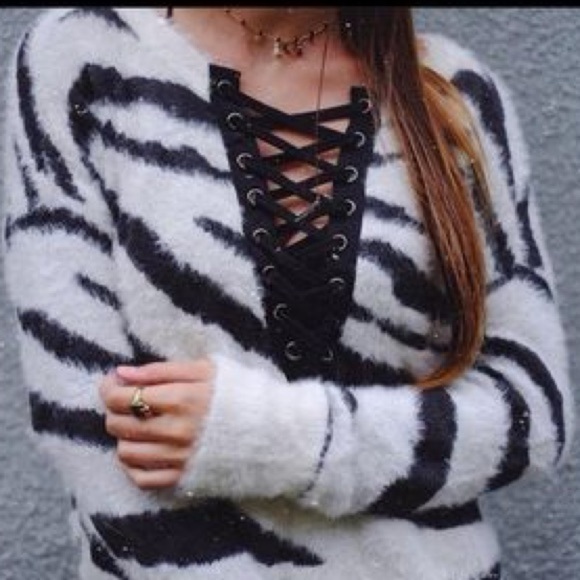 (N4) Express Zebra Sweater Soft and comfortable oversay size S - Picture 2 of 12